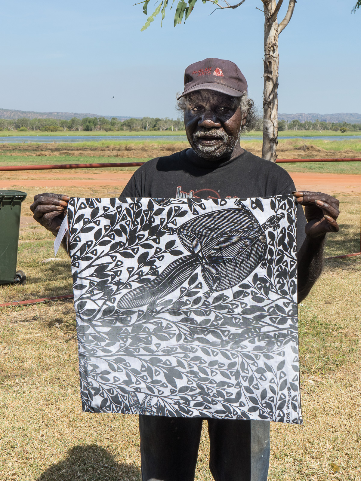 arnhem-land-injalak-art-gallery-artist-graham