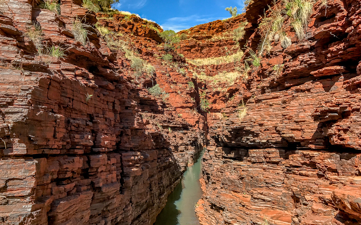 Hinein wandern: Hankock Gorge Karijini Nationalpark Australien