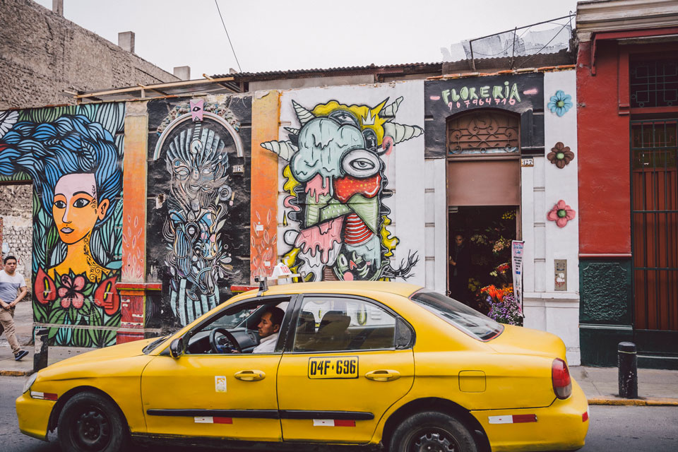 peru-lima-street-art-taxi