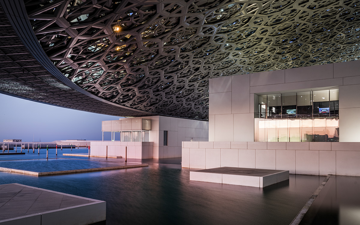 Abu Dhabi Louvre auf Wasser gebaut