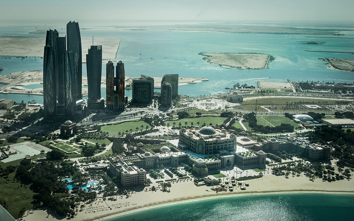 abu-dhabi-rundflug-etihad-towers-emirates-palace