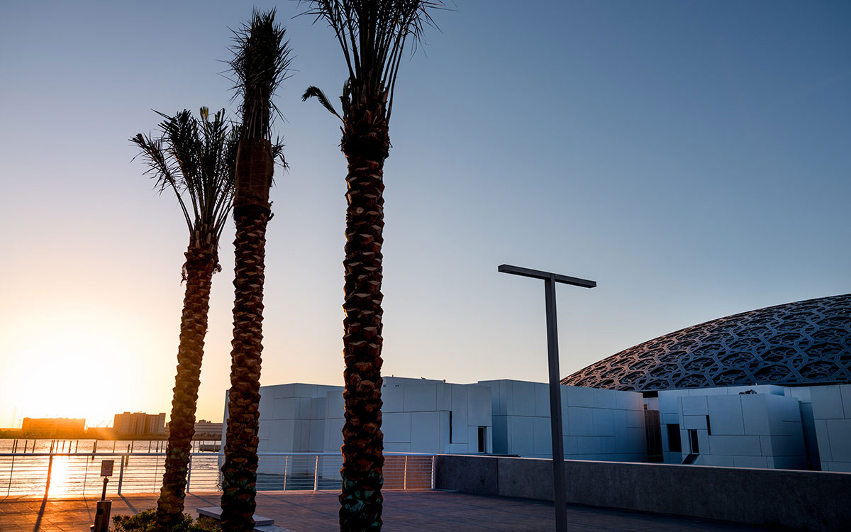 Eingang Louvre Abu Dhabi Sonnenuntergang