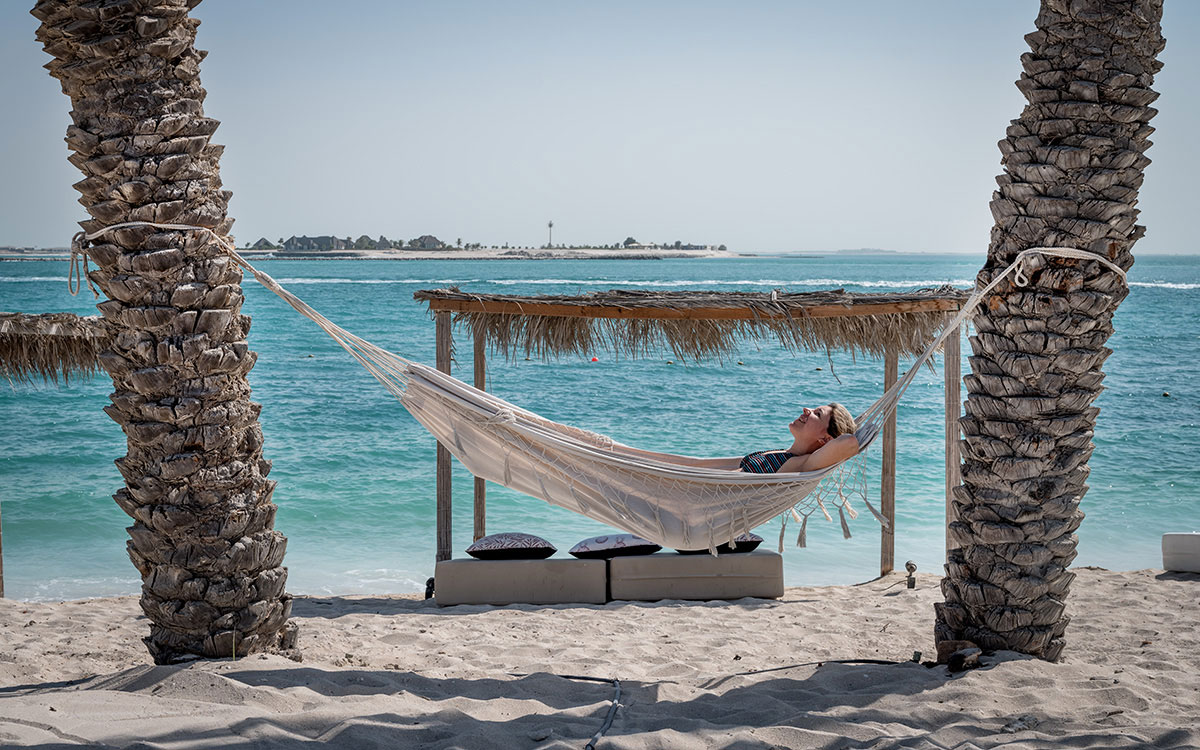 zaya-nurai-island-haengematten-strand