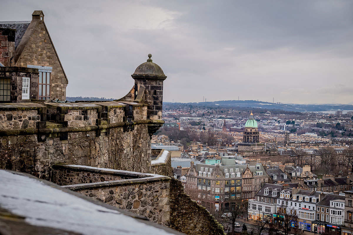 Ausblick vom Castlehill auf Edinburgh