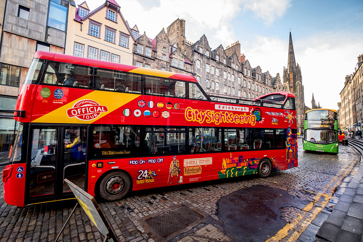 Hop-on Hop-off Bus in Edinubrgh