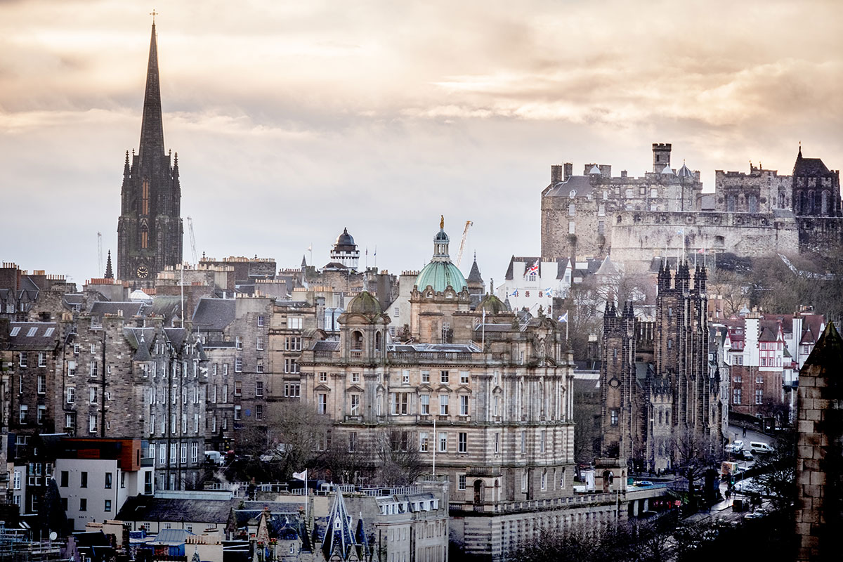 old-town-edinburgh-von-calton-hill