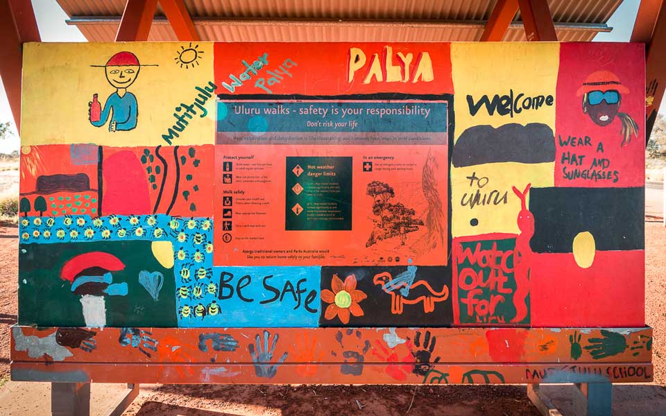 Schild am Base Walk Uluru