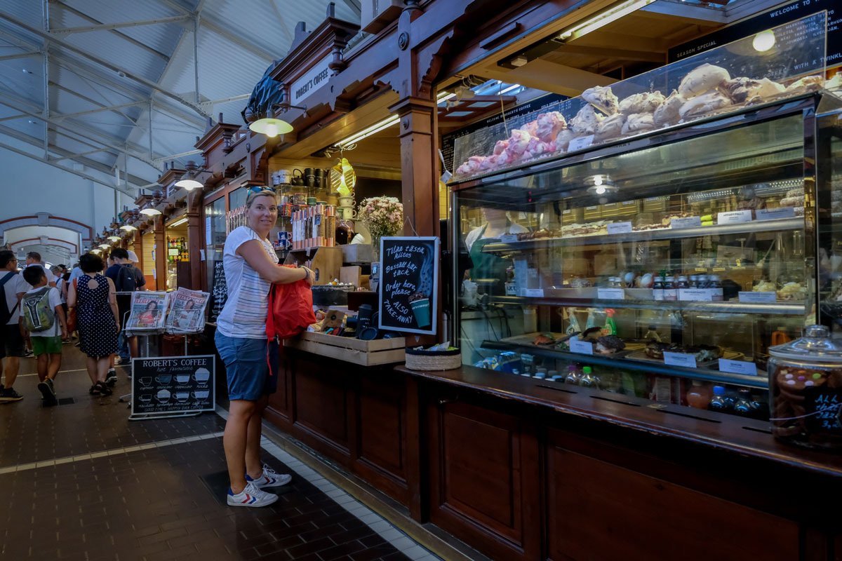Kaffee trinken alte Markthalle Helsinki