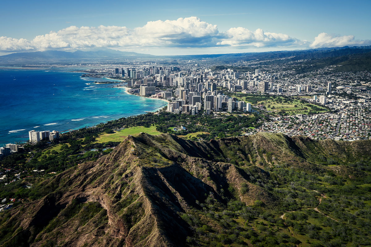 Diamond Head beim Helikopterflug aus der Luft