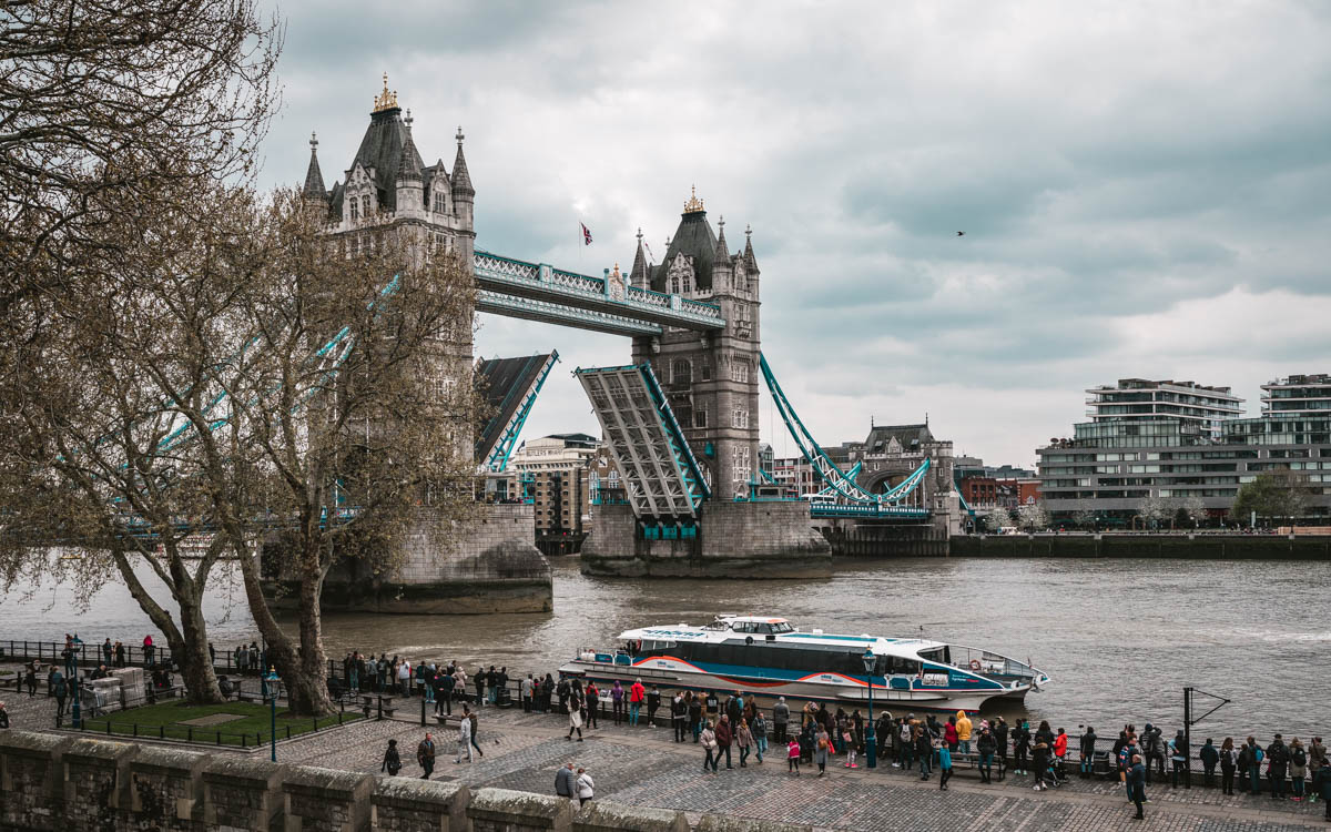 Tower Bridge geöffnet