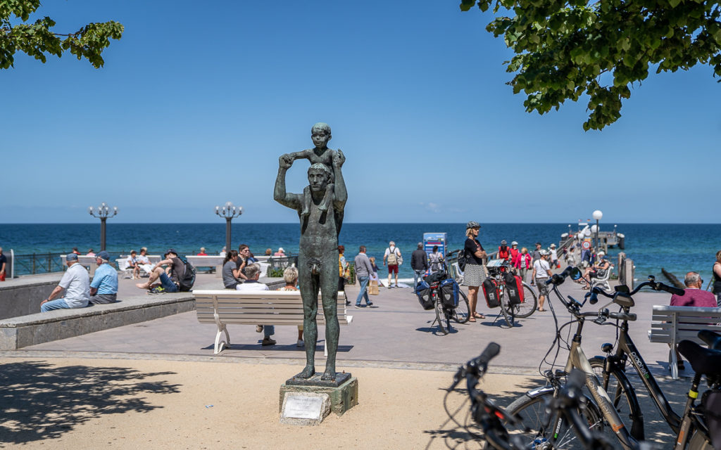 Skulptur Vater und Sohn Kühlungsborn
