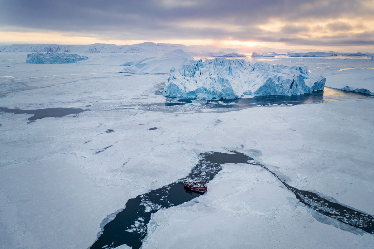 schiff-diskobucht-eisberge