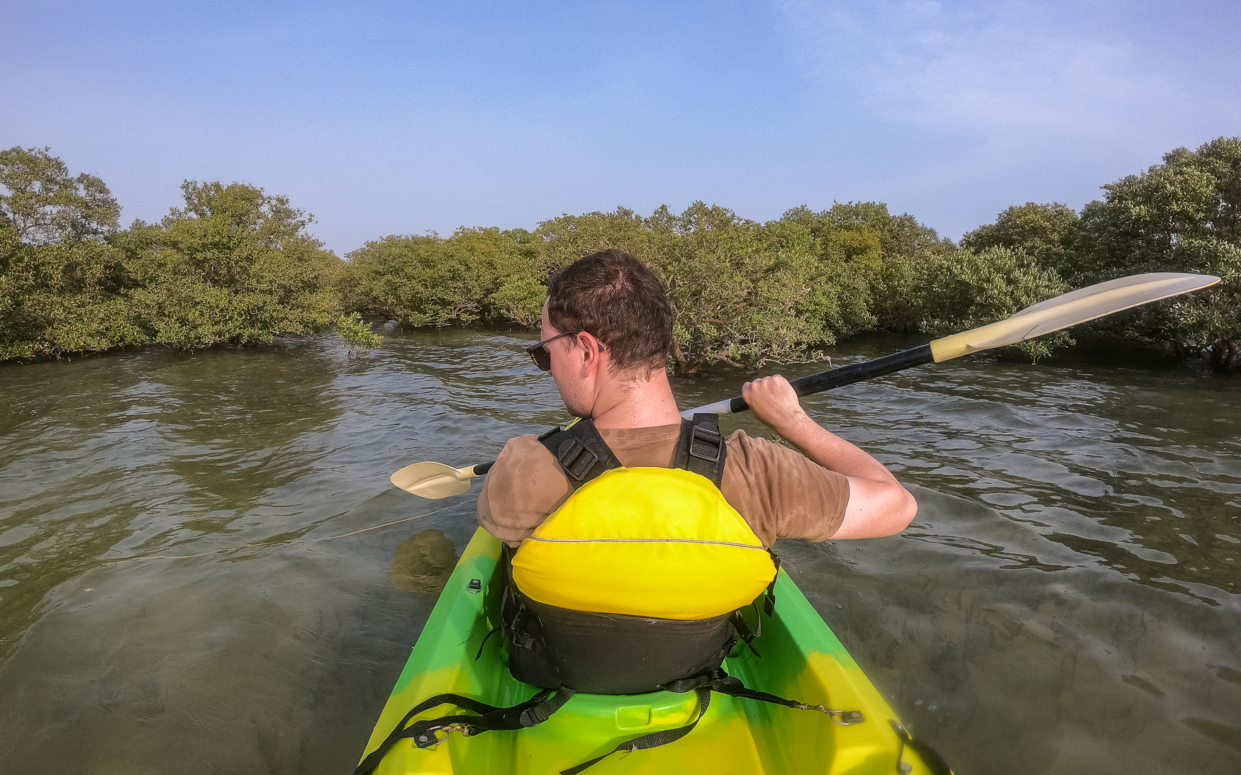 Kajak fahren in Al Thakira ist ein tolles Ausflugsziel in Doha, Katar.