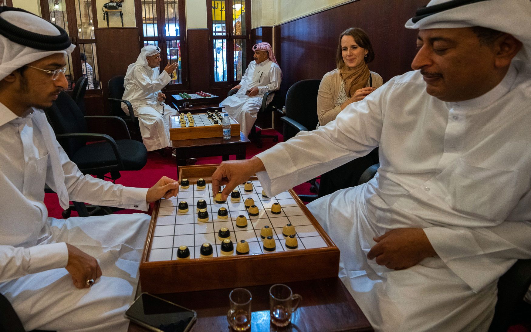 Doha Geheimtipp: Spiele Dama mit Einheimischen in der Teestube im Souq Waqif.
