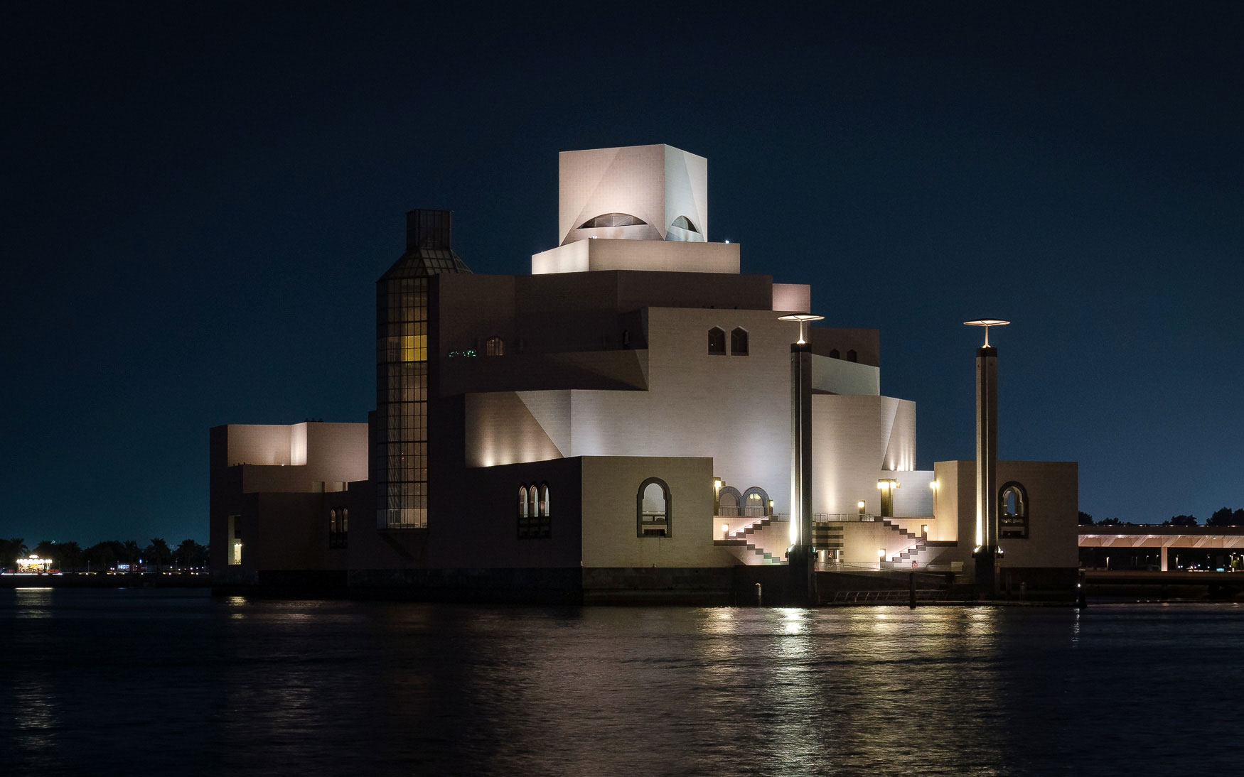 Museum of Islamic Art (MIA) bei Nacht, Doha Qatar