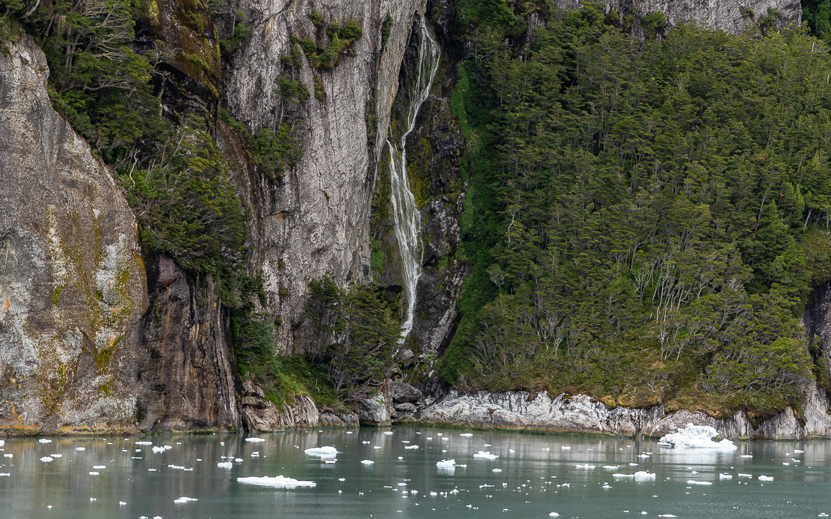 Wasserfall Garibaldi Fjord Chile