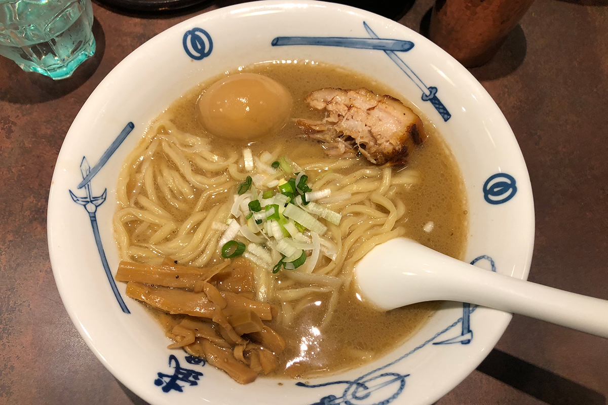 Eine Schüssel Ramen in Tokio nach Tonkotsu Art
