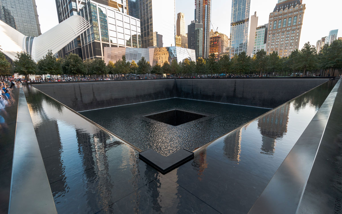Brunnen an der Stelle des World Trade Centers als Erinnerung zum 11. September in New York