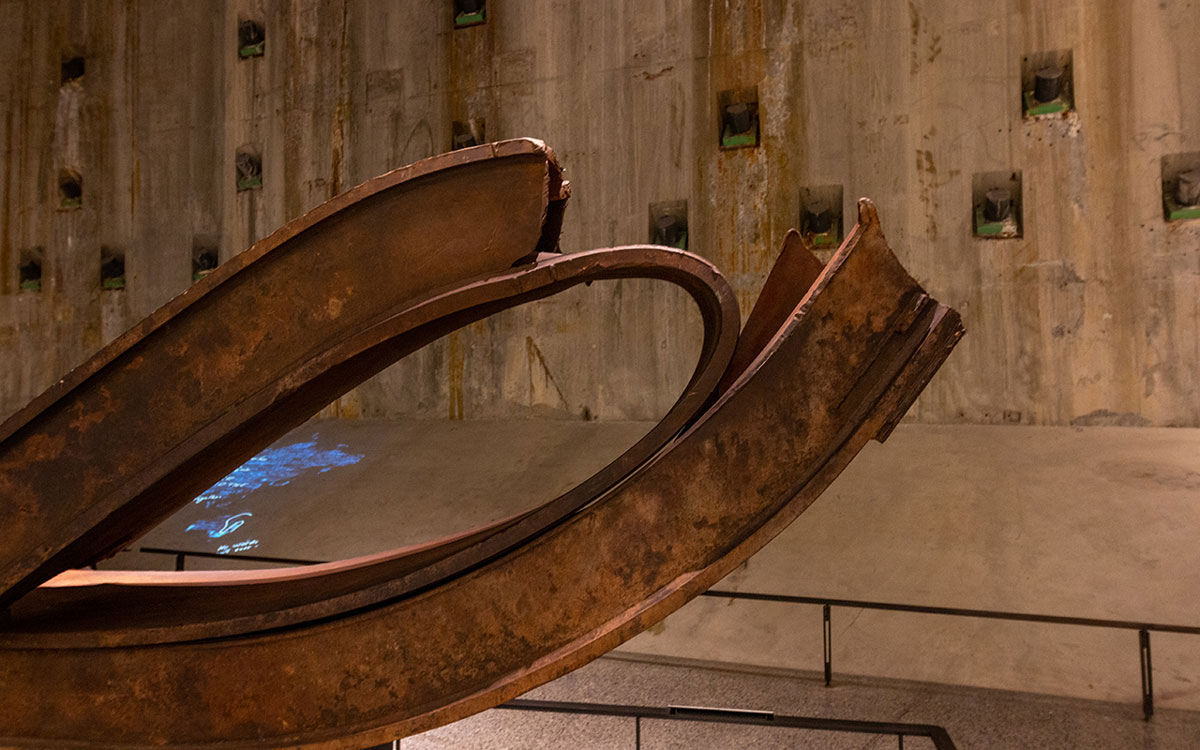 Verbogener Stahlträger World Trade Center 9-11 Memorial Museum in New York