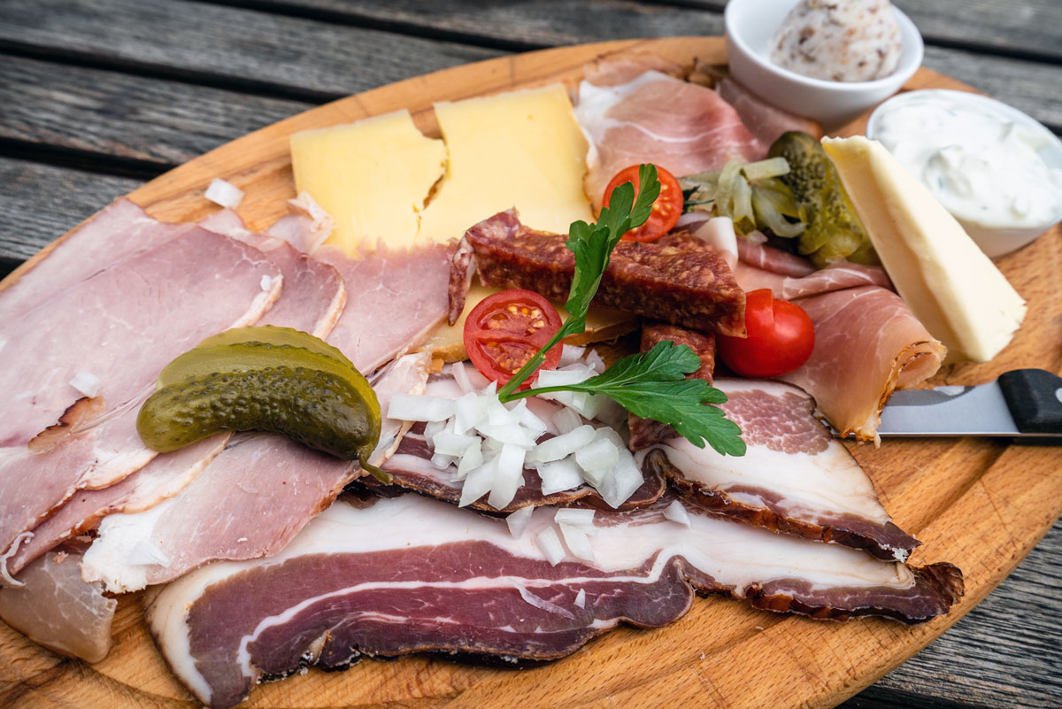 Vesperplatte am Schlehdorns Seehof, Windgfällweiher.