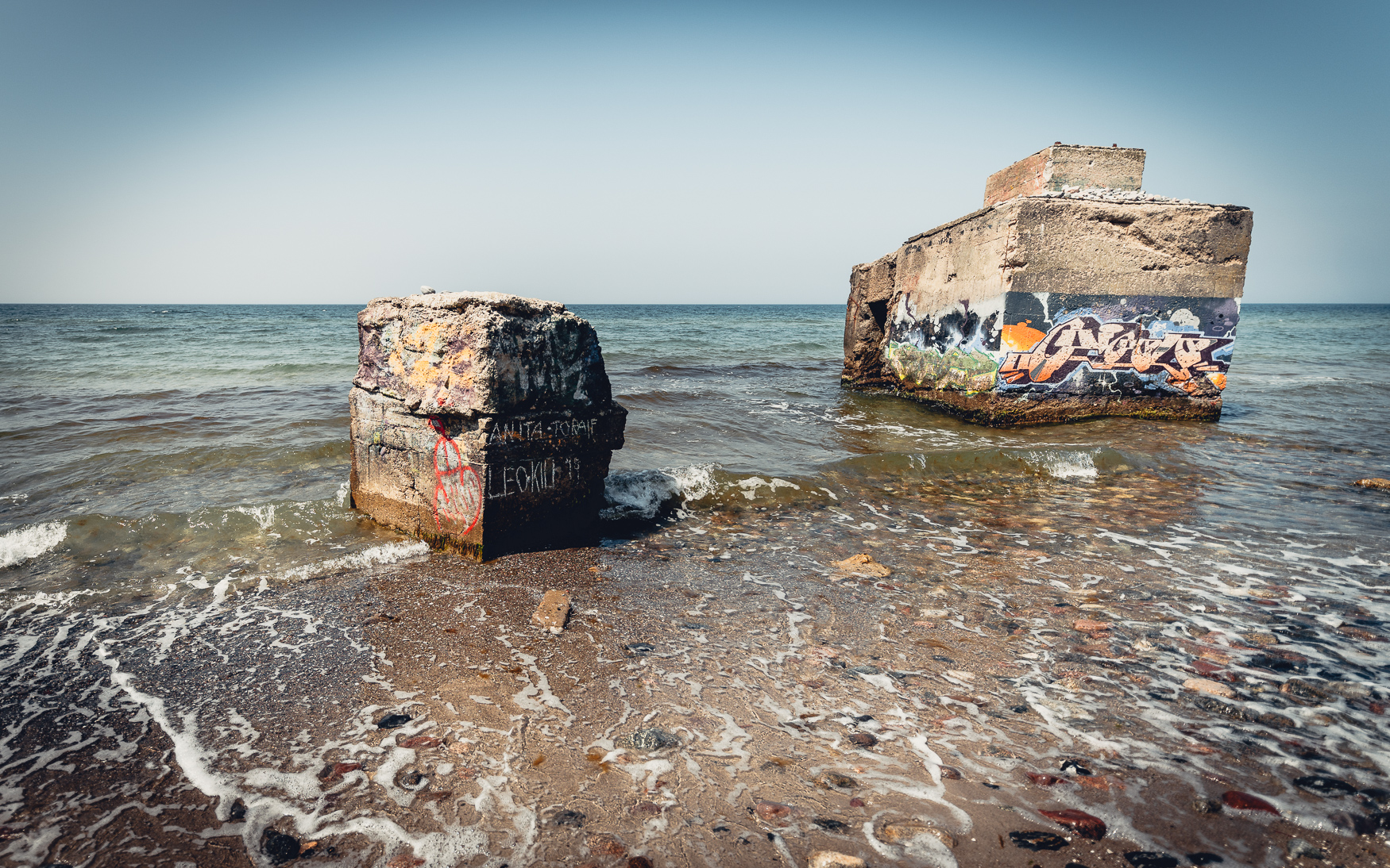 DDR Bunker Ruinen am Strand bei Ahrenshoop sind eine der Top-Attraktionen auf Fischland-Darß-Zinhst.