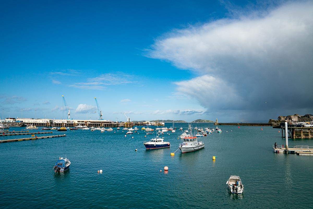 Guernsey-Wetter-Sonne-Wolken
