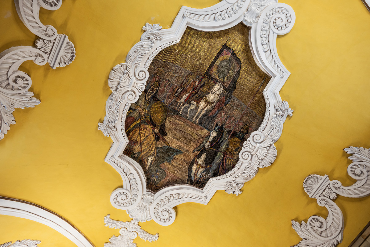 Kunstolle Komsomolskaja Metro Station in Moskau