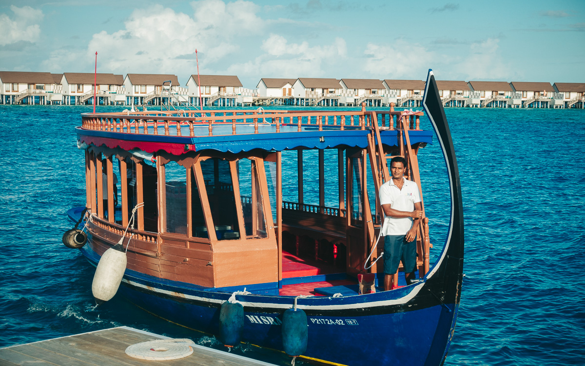 malediven-urlaub-oblu-sangeli-ausflugsboot