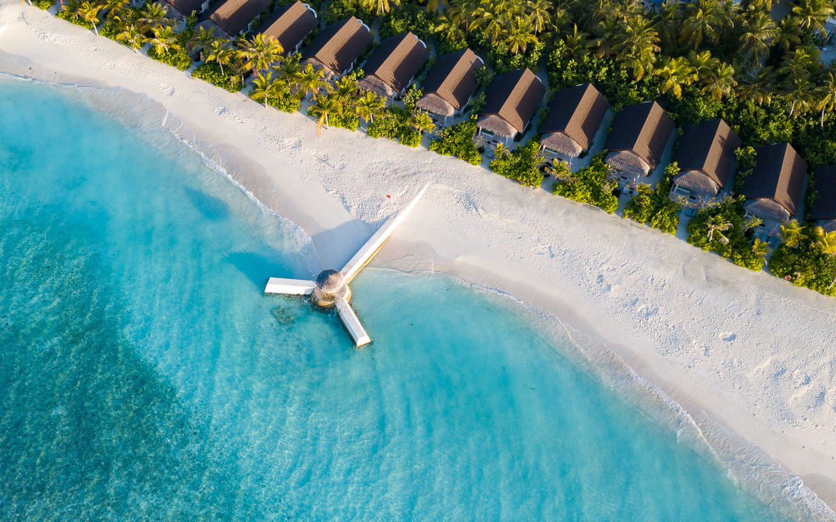 malediven-urlaub-oblu-sangeli-beachvillen-von-oben