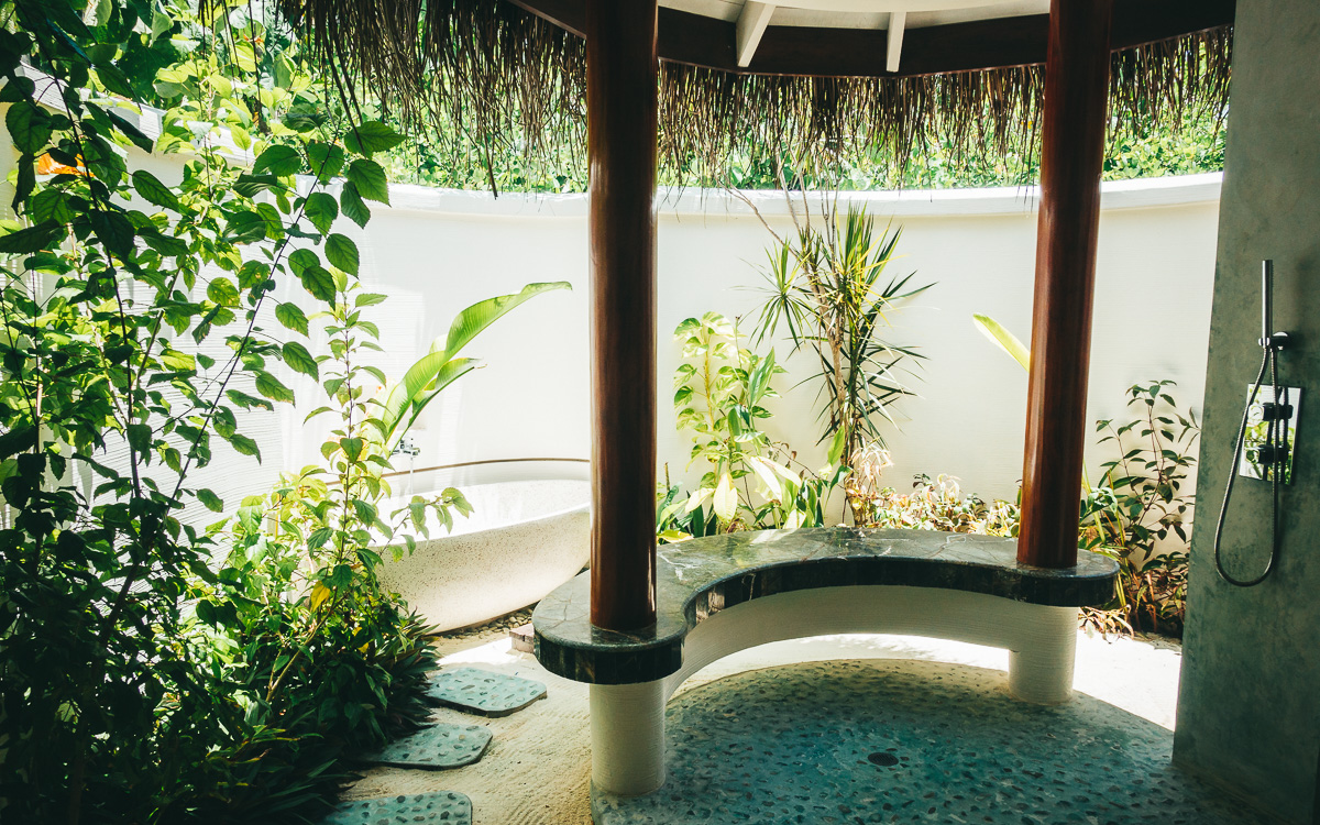 malediven-urlaub-oblu-sangeli-dusche