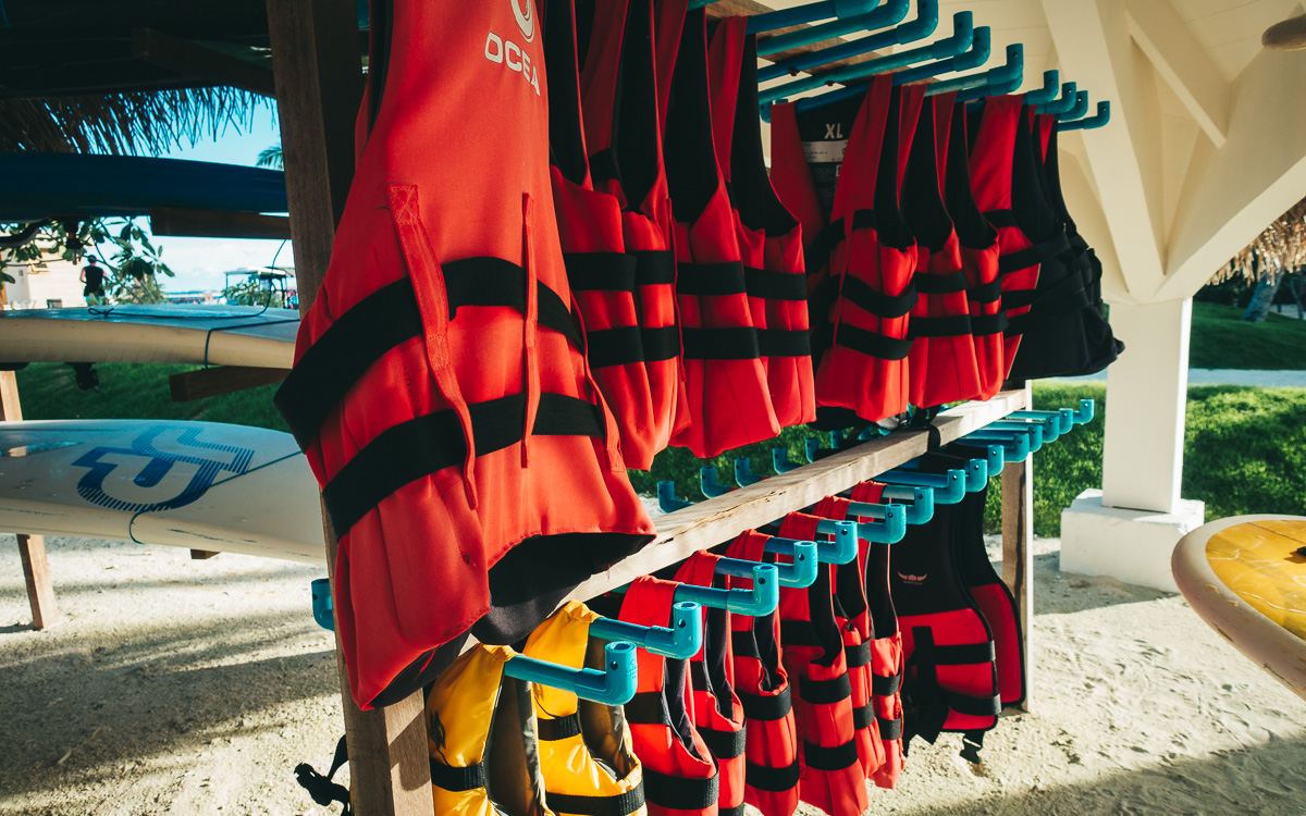 malediven-urlaub-oblu-sangeli-rettungsweste