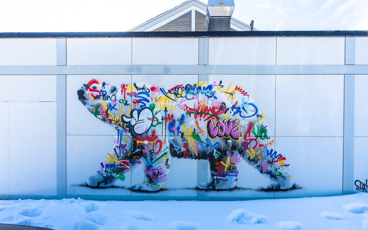 eisbaer-street-art-longyearbyen