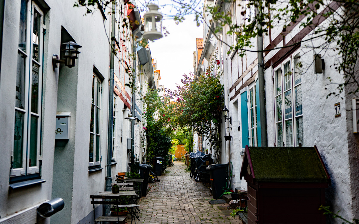 In Lübecks Altstadt verstecken sich hinter vielen Ecken schöne und gemütliche Gänge, Gassen und Hinterhöfe! Erkunde sie!