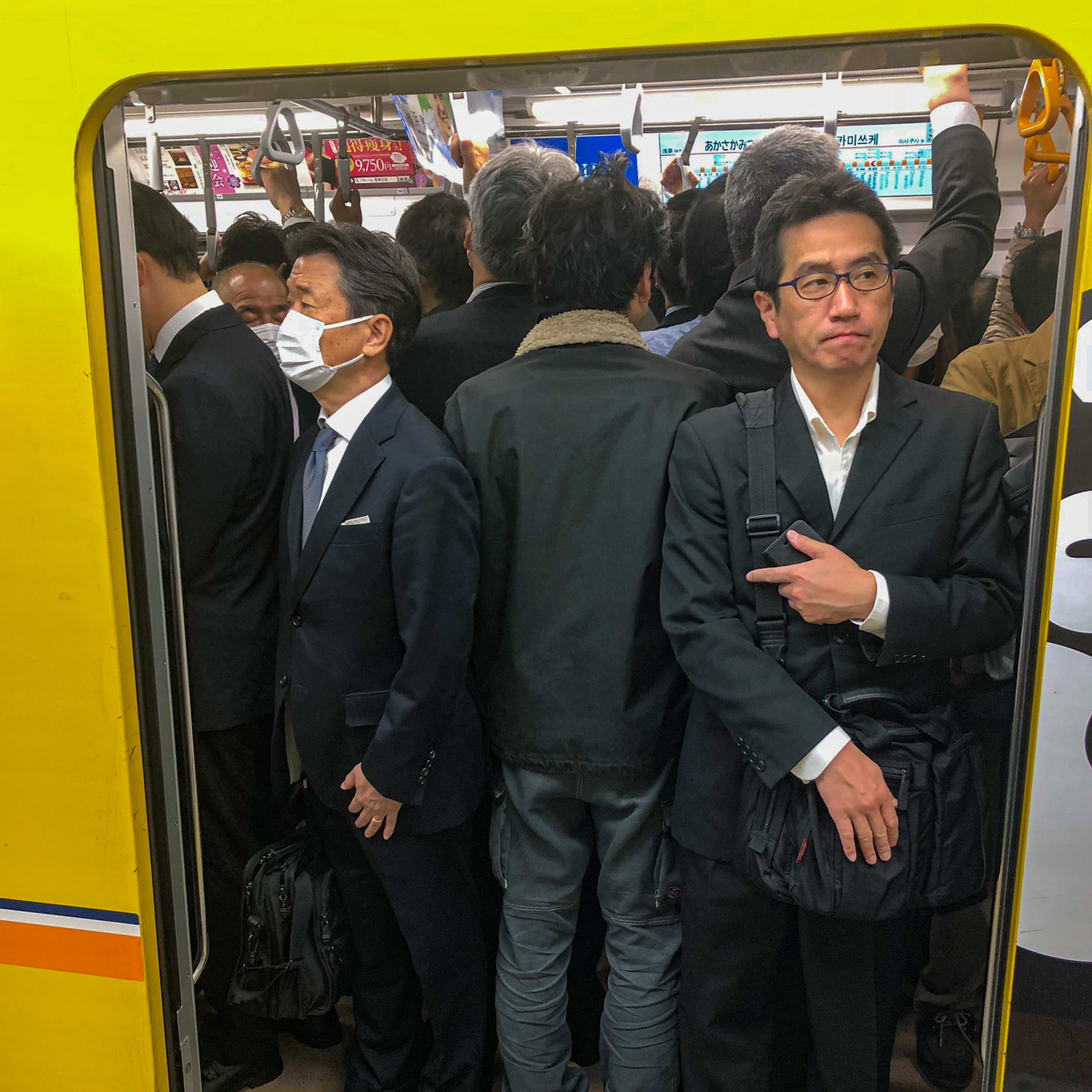 typisch-japanisch-ubahn-eng