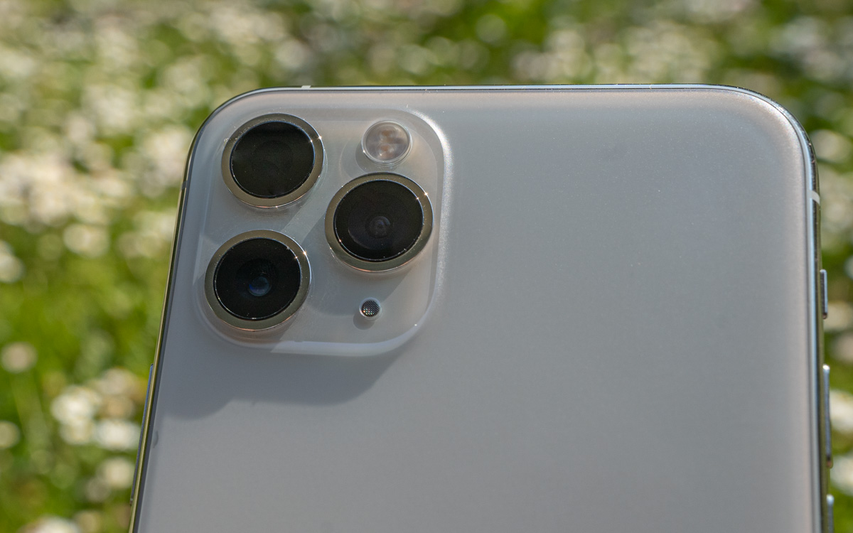 Hier siehst du die drei Linsen des iPhone 11 Pro: Weitwinkelkamera (1x), Ultraweitwinkel-Kamera (0,5x) oder die Telefonkamera (2x).