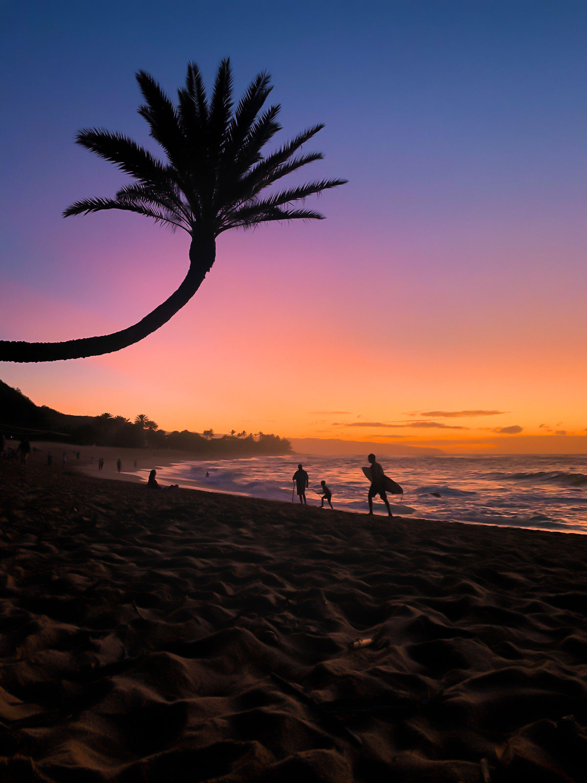 Hannah hat dieses Foto mit dem iPhone zum Sonnenuntergang am North Shore (Oahu, Hawaii) aufgenommen. Danach per App nachbearbeitet.