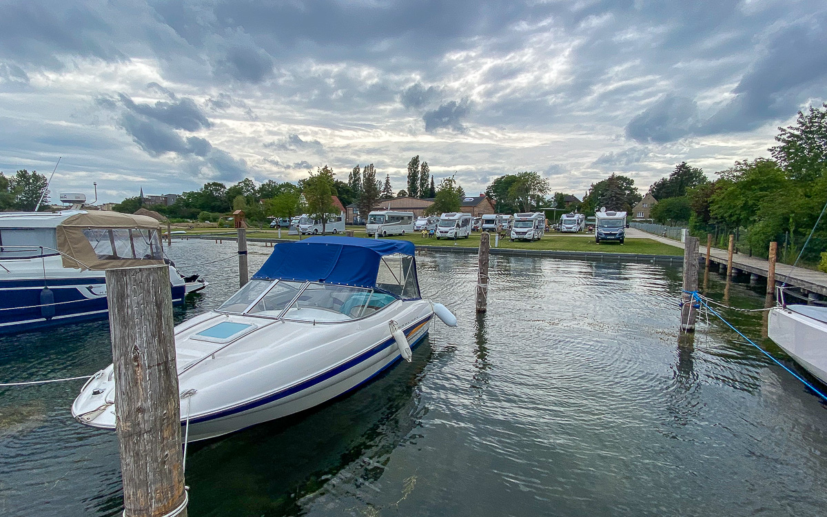 Hangar 19 Wohnmonbilstellplatz am Schweriner See