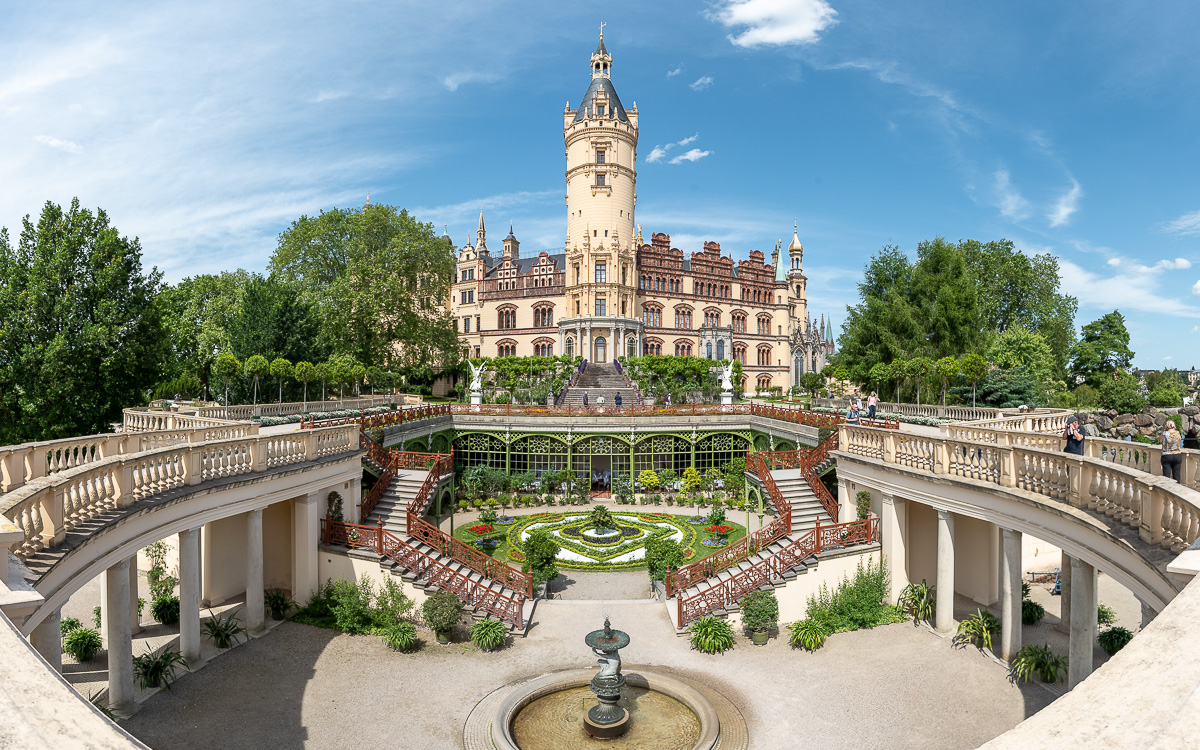 Sehenswürdigkeit in Schwerin: Schloss mit Innenhof