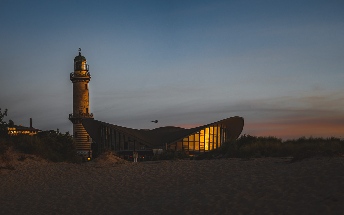 Sehenswürdigkeit in Warnemünde: Leuchtturm und Teepott