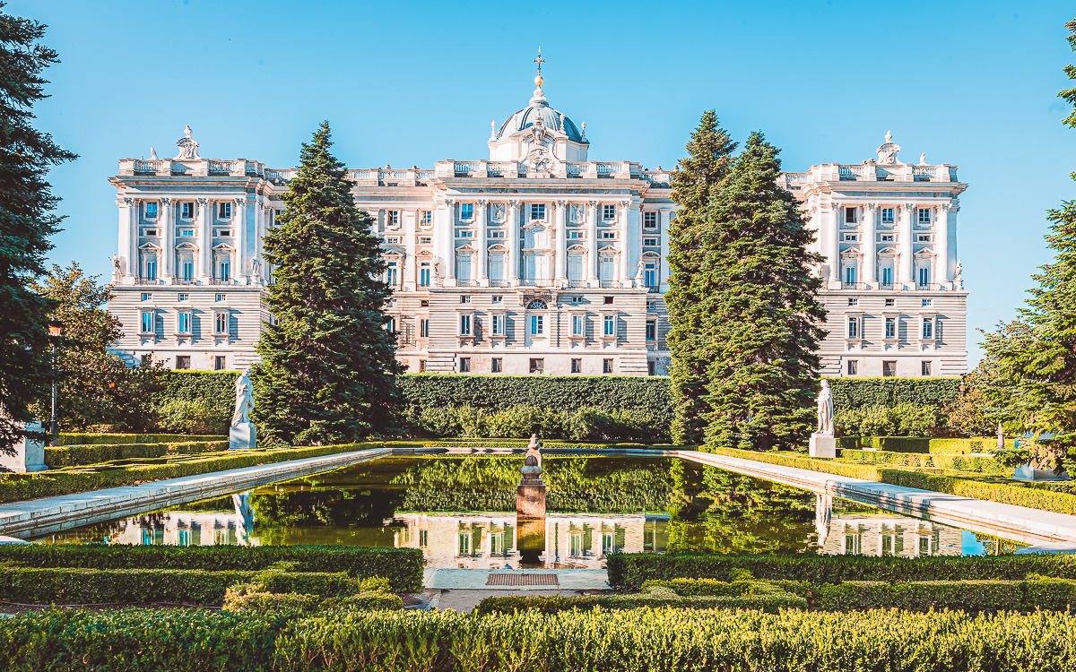Der imposante Palacio Real in Madrid in der spanischen Hauptstadt.