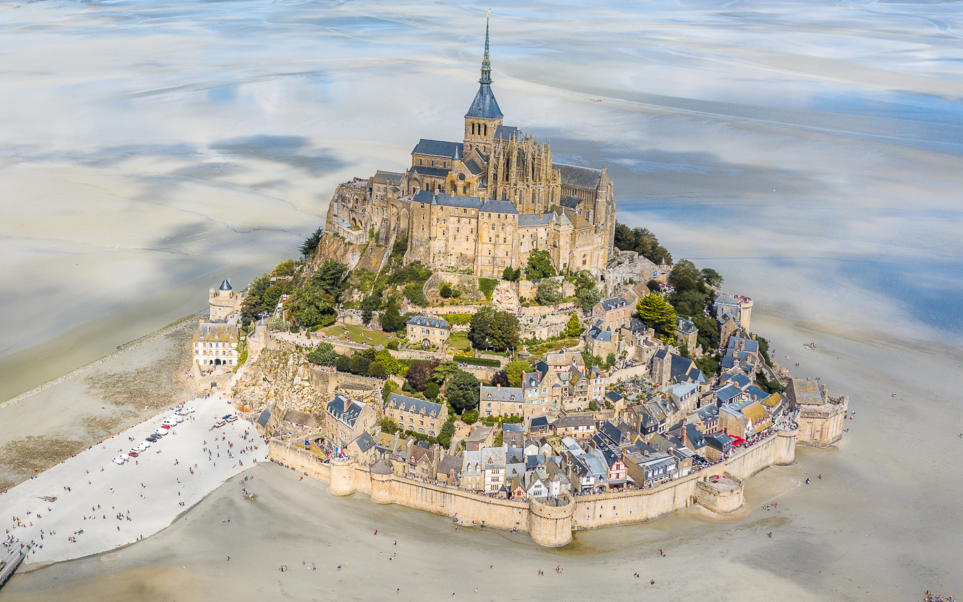 Beeindruckende Sehenswürdigkeit und UNESCO-Welterbe: Mont-Saint Michel in der Normandie, Frankreich.