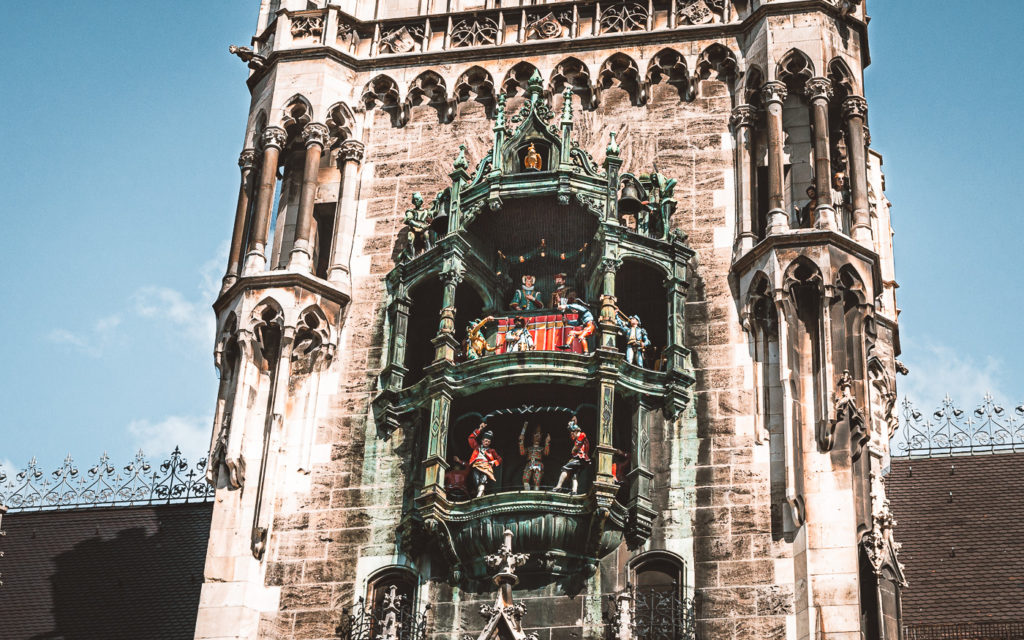 Glockenspiel der Marienkirche in München. Für Touristen das Highlight! 