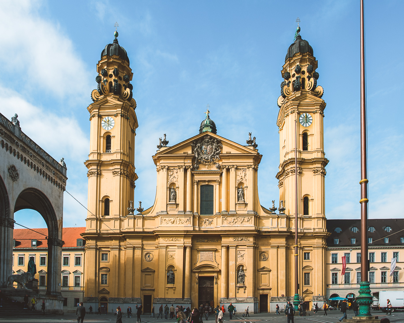 Knallgelbe Theatinerkirche München