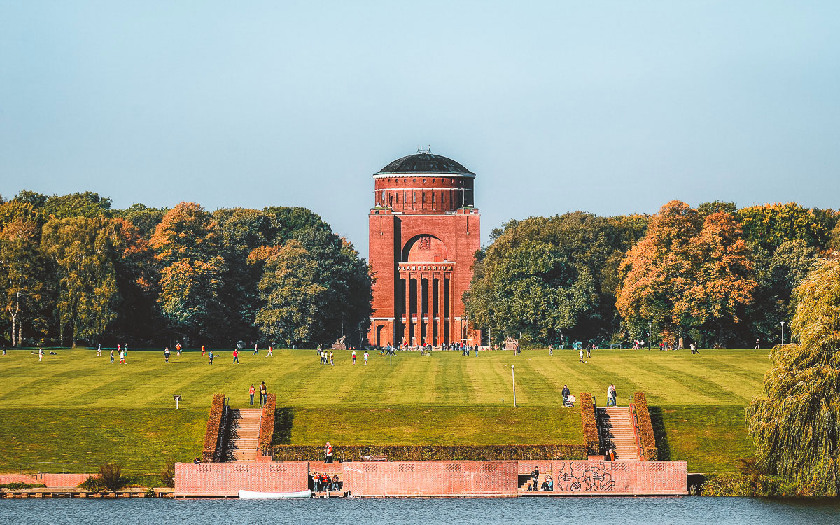 Planetarium Hamburg mit Stadtpark