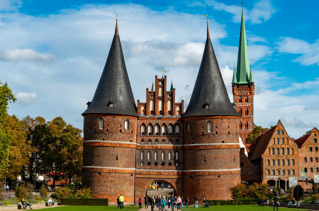 luebeck-sehenswuerdigkeiten-holstentor-sonne