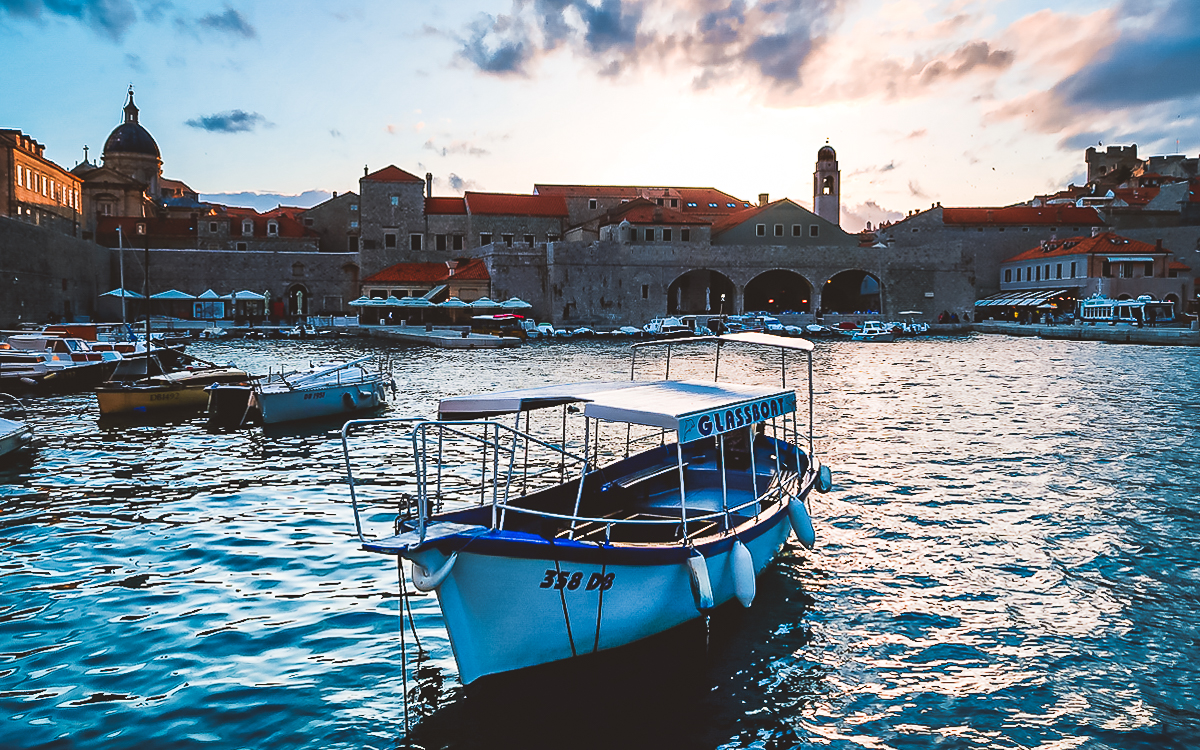 Stadthafen in Dubrovnik Sonnenuntergang