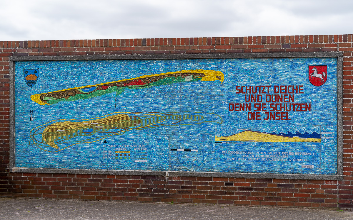 Mosaik am Deichtor auf der Nordseeinsel Juist