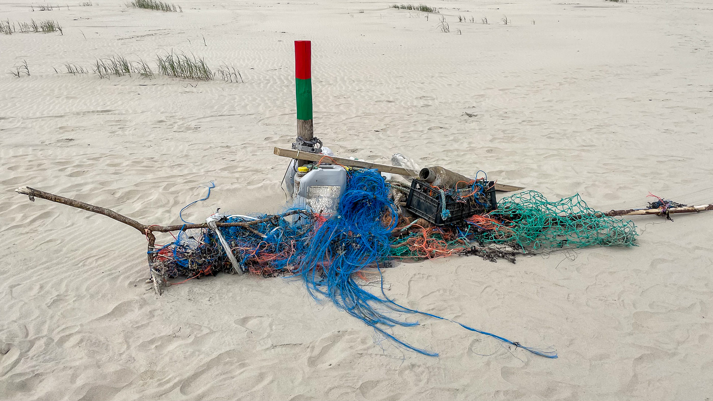Müll und Geisternetze Sammelstelle am Billriff auf Juist