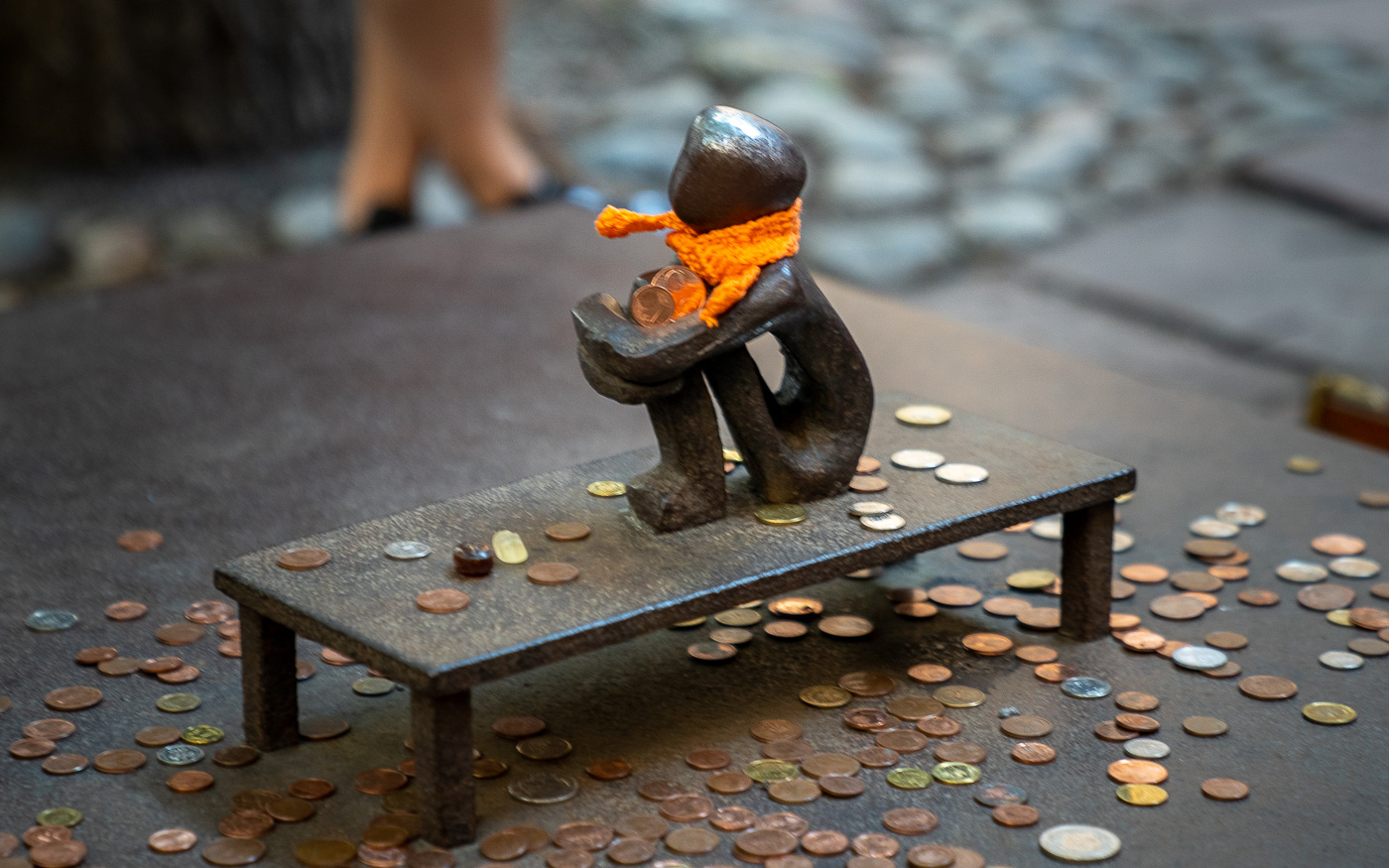 Järnpojke, mit 15 cm die kleinste Skulptur in einem öffentlichen Raum in Stockholm