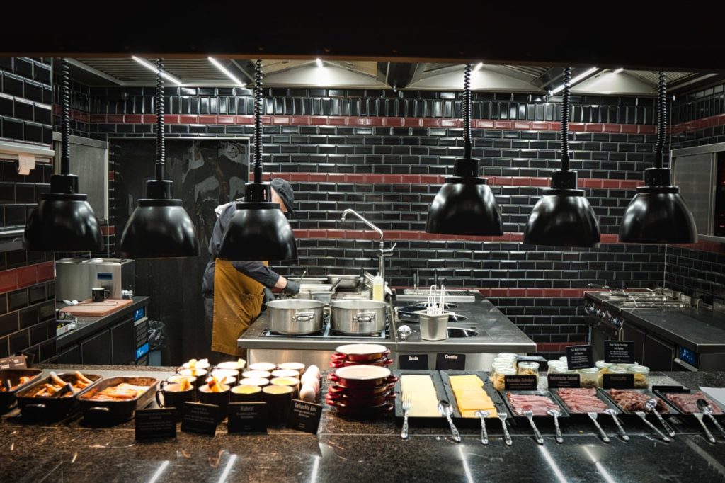 Frühstücksbuffet im Restaurant Uhrwerk im Hotel Charles Lindbergh Phantasialand
